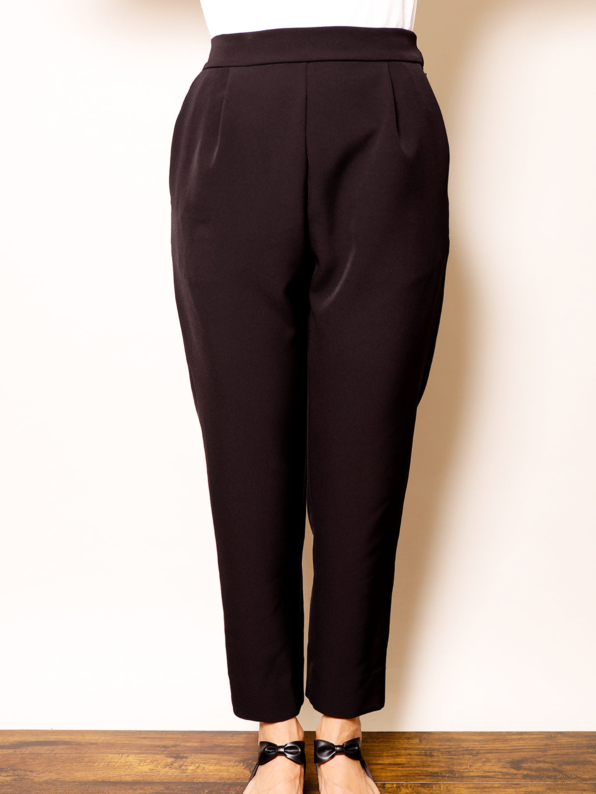 PETAL HEMLINE Tapered Pants Black