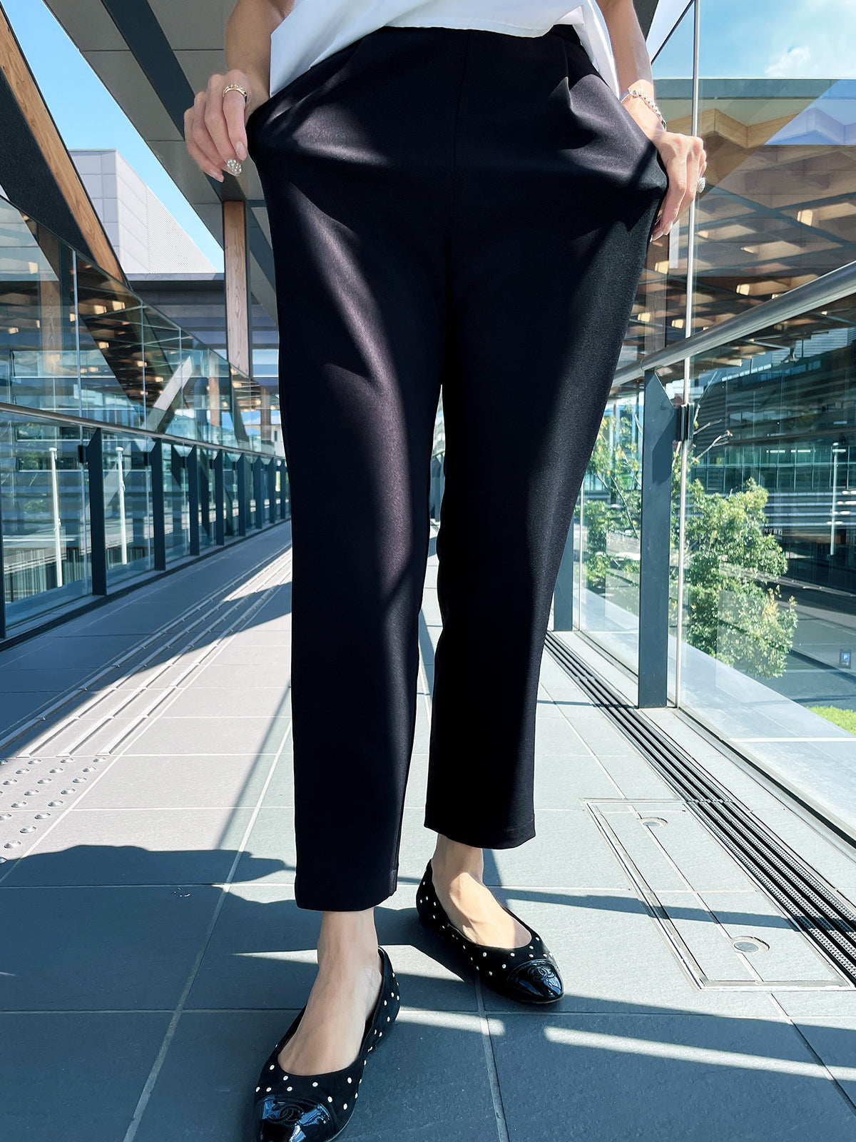 PETAL HEMLINE Tapered Pants Black