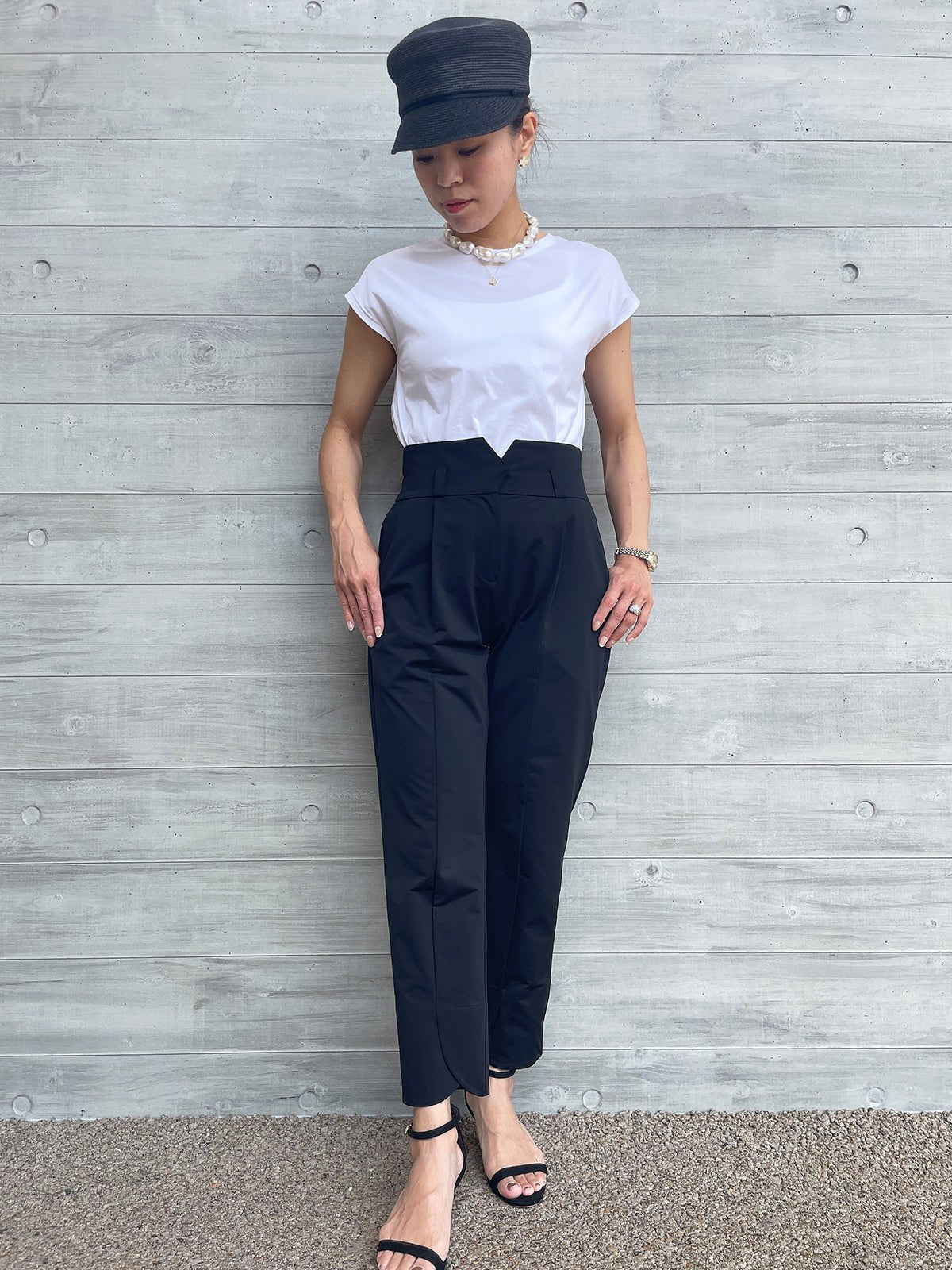 PETAL HEMLINE Tapered Pants Black