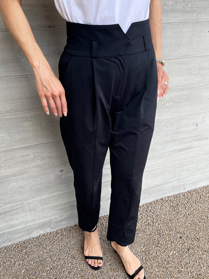 PETAL HEMLINE Tapered Pants Black