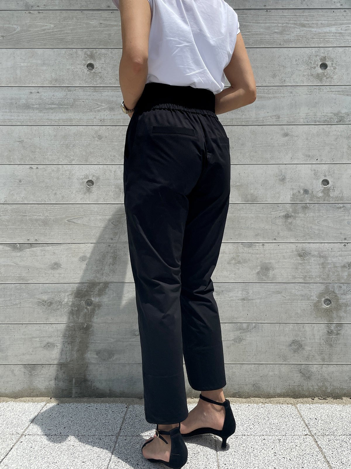 PETAL HEMLINE Tapered Pants Black