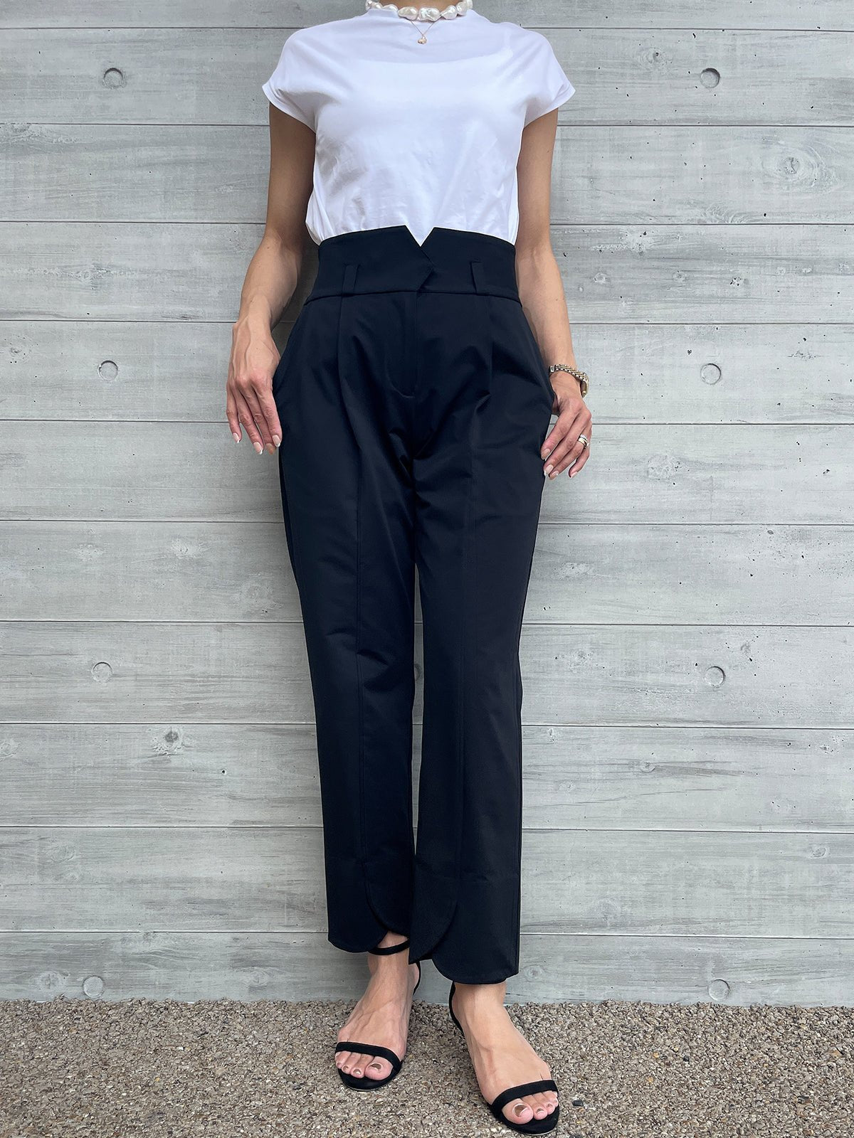 PETAL HEMLINE Tapered Pants Black